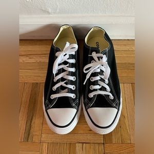 NWOT Women’s Black Converse - size 10